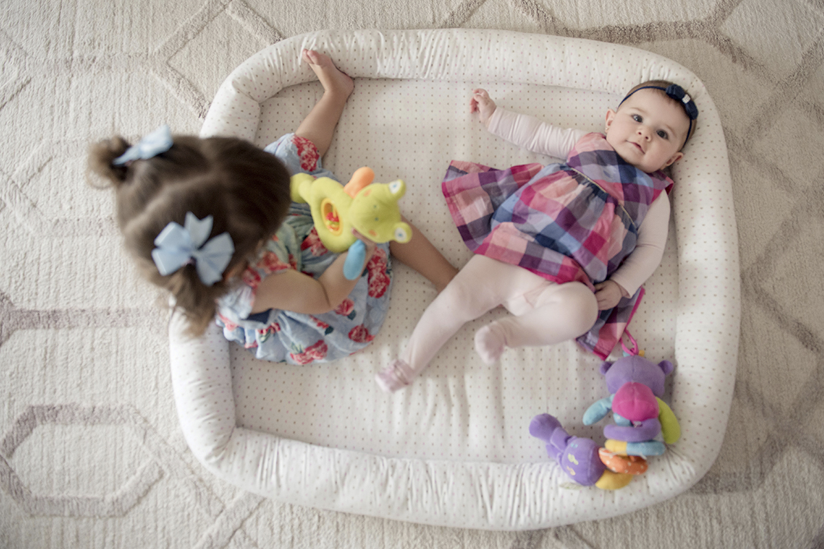 Foto de familia em caxias do sul fotografa morgana perini meninas brincando vestido