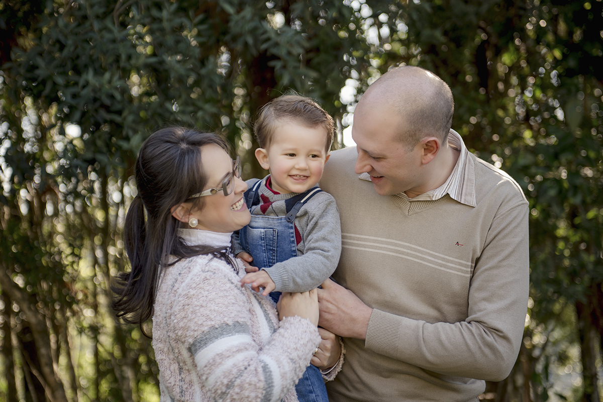 Foto de bebe em caxias do sul fotografa morgana perini bebe no colo dos pais