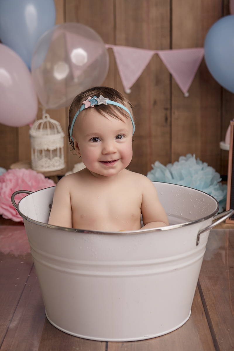 Foto de smash em caxias do sul fotografa morgana perini menina banheira sorrindo 
