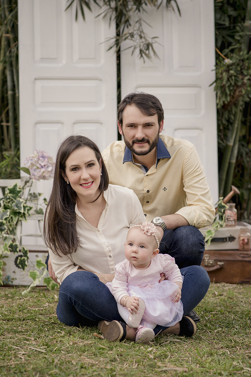 Foto de bebe em caxias do sul fotografa morgana perini pais e menina jardim porta granca