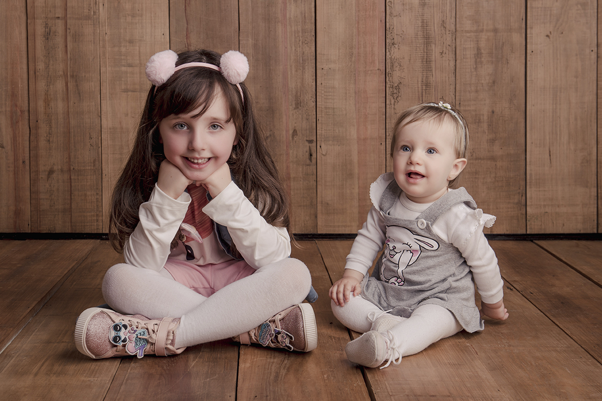 Foto de bebe em caxias do sul fotografa morgana perini irmas vestido claro