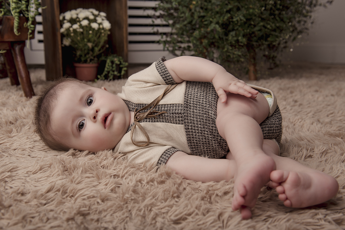 Foto de bebe em caxias do sul fotografa morgana perini bebe segurando perna