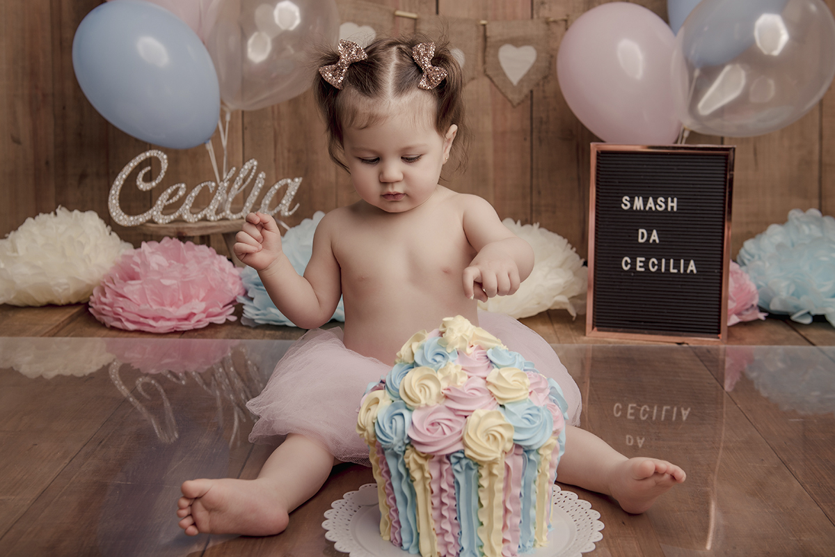 menina bolo colorido