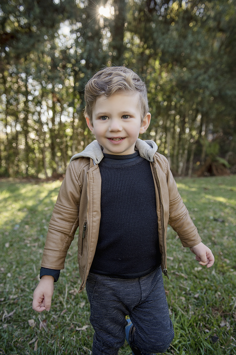 menino jaquea de couo e malha