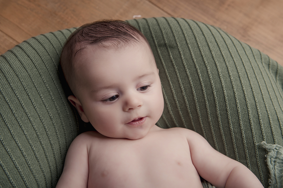 bebe cabelo pentiado