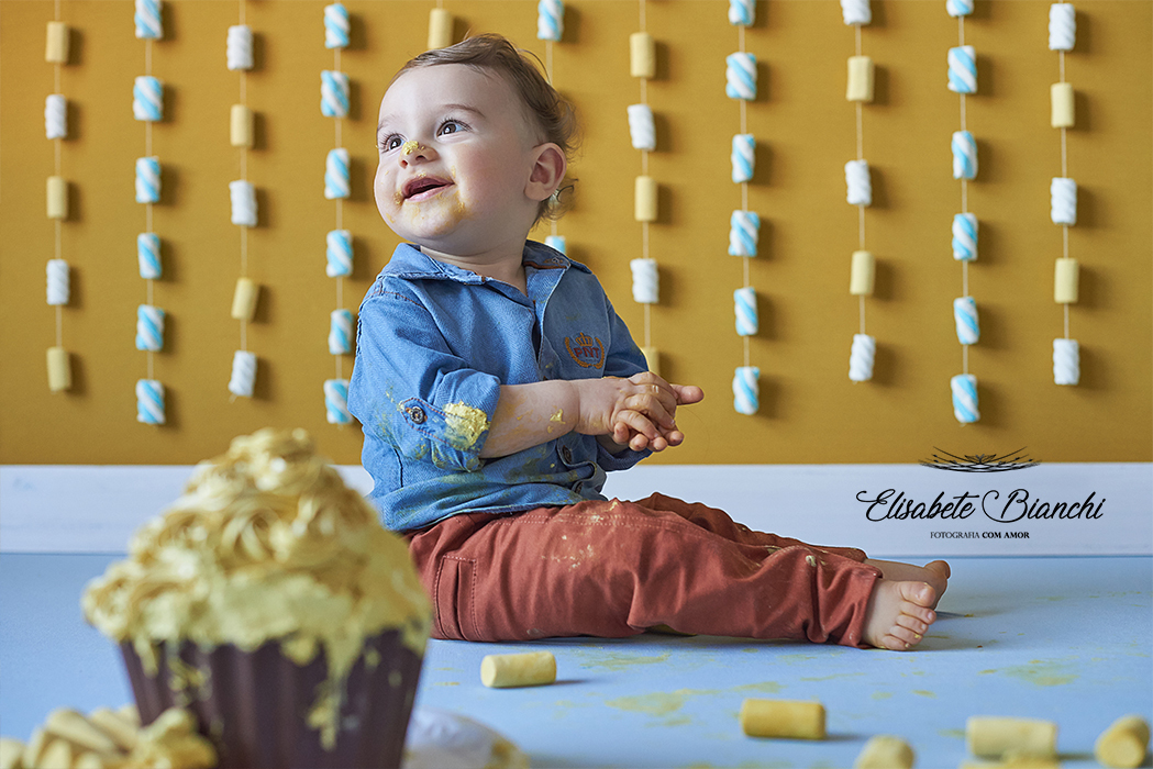 destuindo bolo cupcake gigante marshmallow ensaio fotografia bebê 1 ano  Caxias do Sul