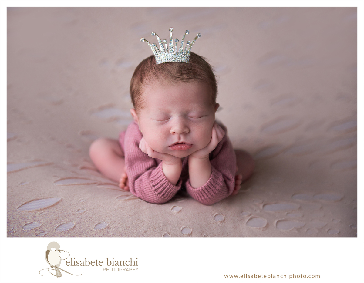 Newborn princesa Festa da Uva Caxias do Sul fotografia de recém nascido com coroa
