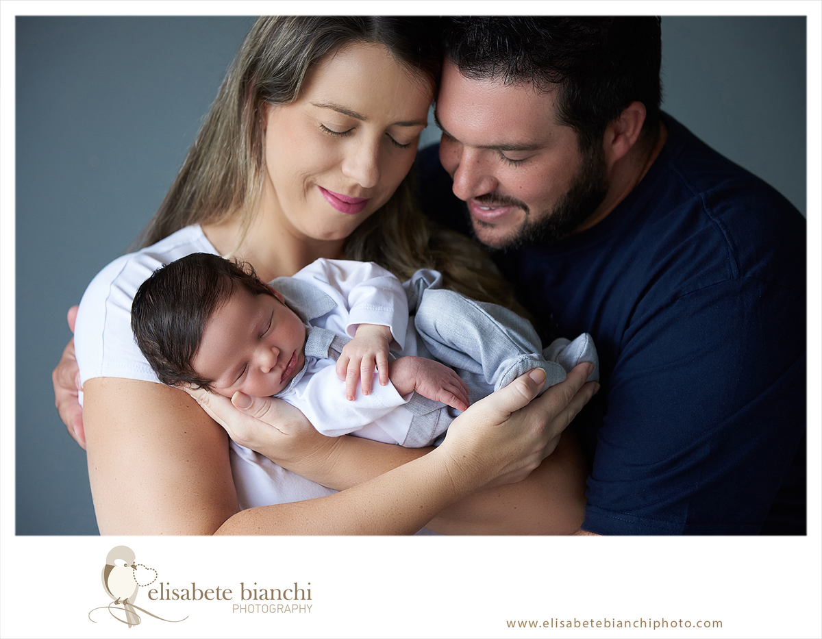 Newborn fofo ensaio fotográfico recém-nascido Caxias do Sul família