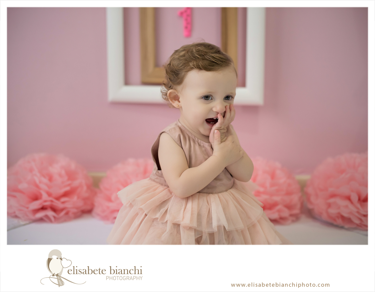 Smash the Cake ensaio 1 ano do bebê fotografia acompanhamento 12 meses Caxias do Sul destruindo bolo