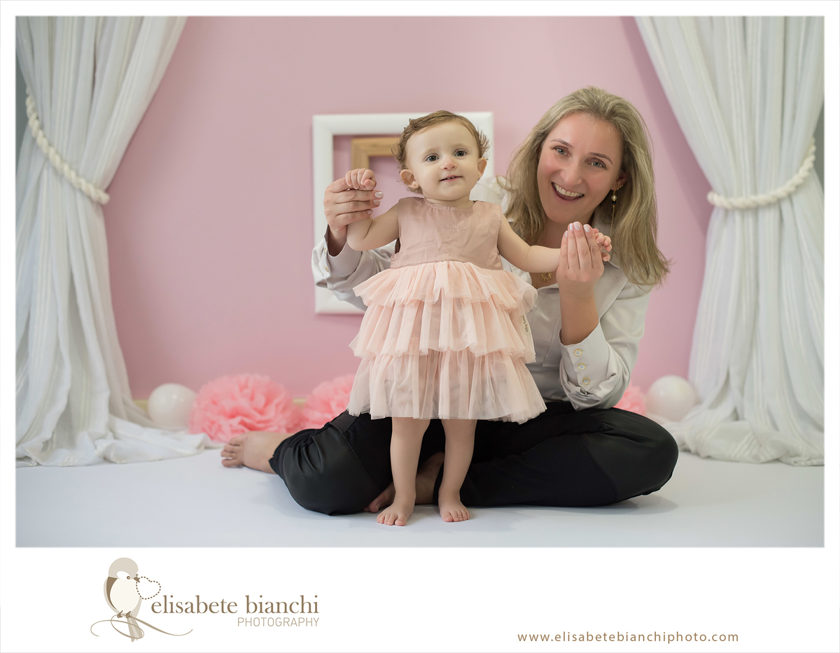 Smash the Cake ensaio 1 ano do bebê fotografia acompanhamento 12 meses Caxias do Sul destruindo bolo