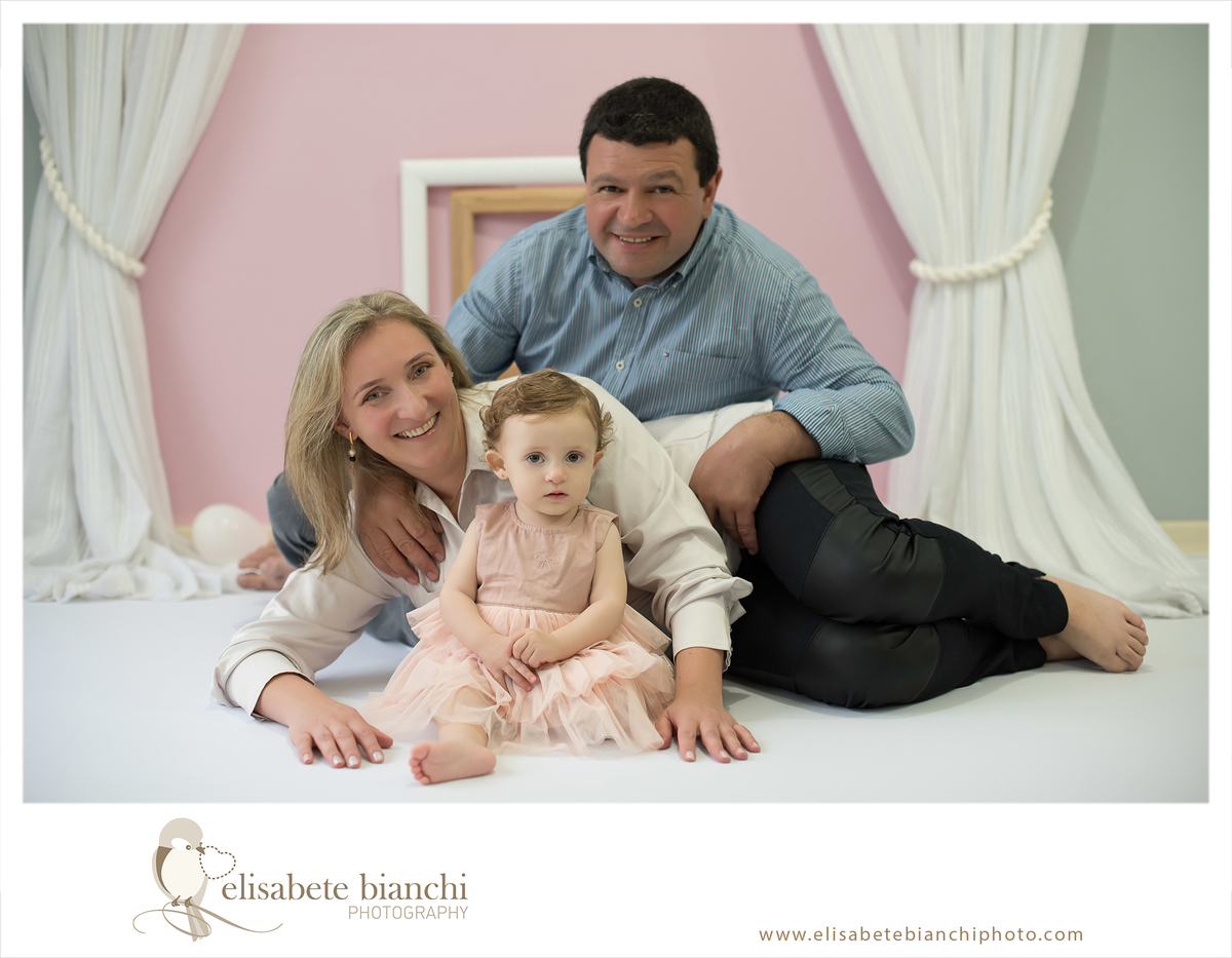 Smash the Cake ensaio 1 ano do bebê fotografia acompanhamento 12 meses Caxias do Sul destruindo bolo