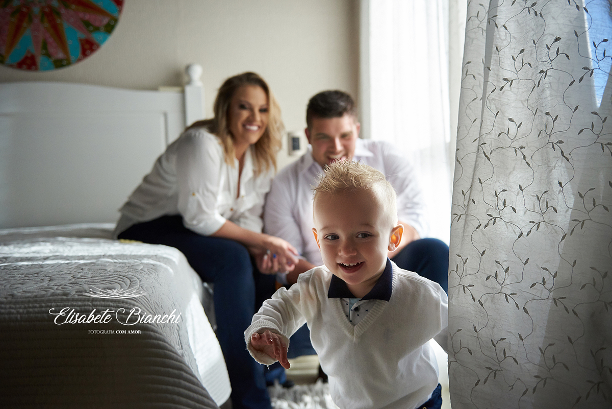 1 ano e meio fotografia infantil criança família quarto Caxias do Sul