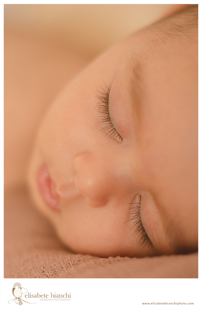 fotos de eve estilo newborn Caxias do Sul  detalhe cílios