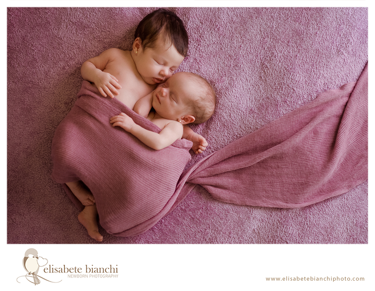 Newborn gêmeas fotografia recém-nascidos em casa no domicílio Caxias do Sul