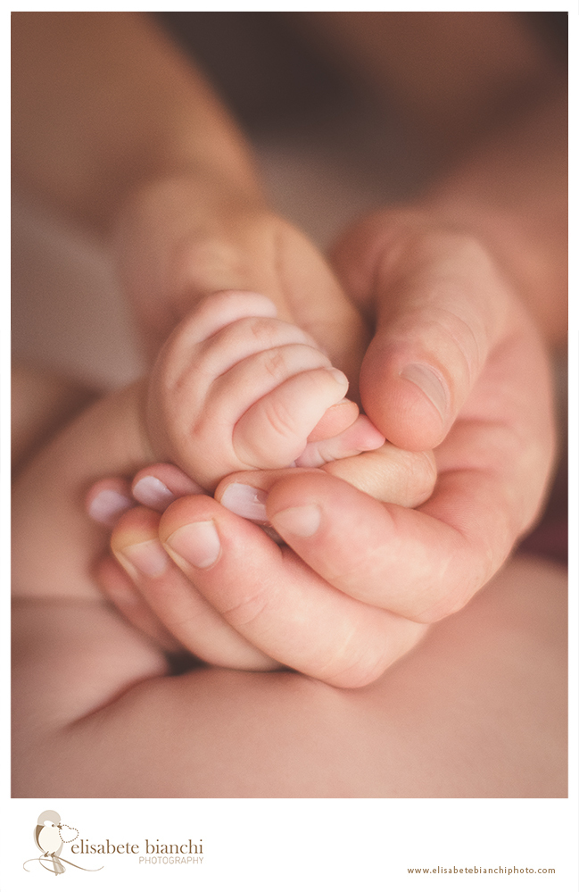 Sessão Bebê 3 meses fofo fotografia 
 acompanhamento trimestral Caxias do Sul detalhe mãos