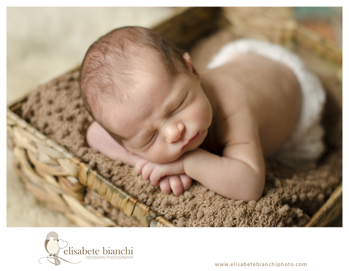 Newborn com a família ensaio fotográfico recém-nascido no domicílio em casa Caxias do Sul