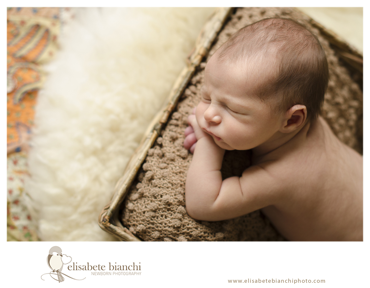 Newborn com a família ensaio fotográfico recém-nascido no domicílio em casa Caxias do Sul