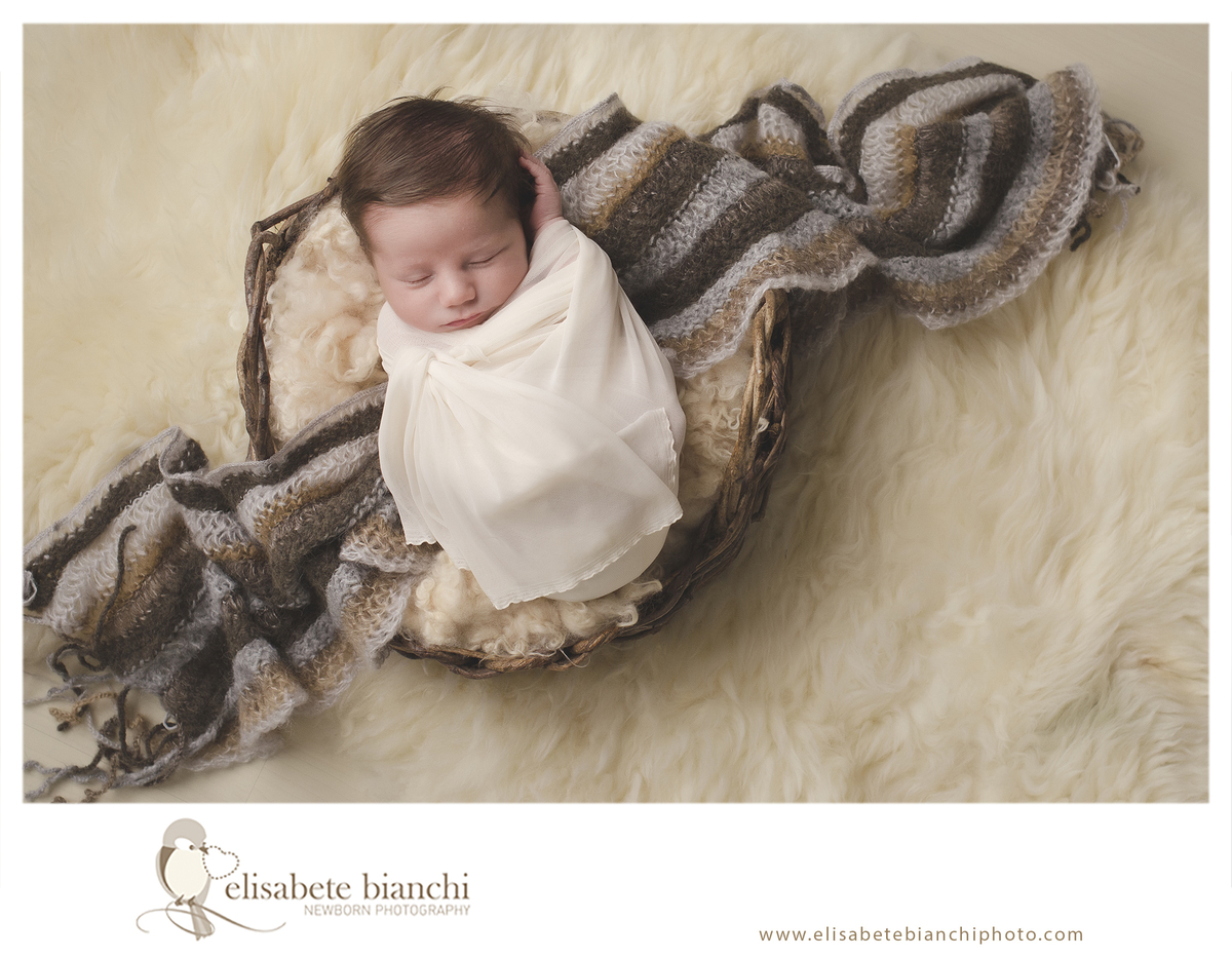 Recém-nascido e o wrap ensaio fotográfico newborn enroladinho  Caxias do Sul