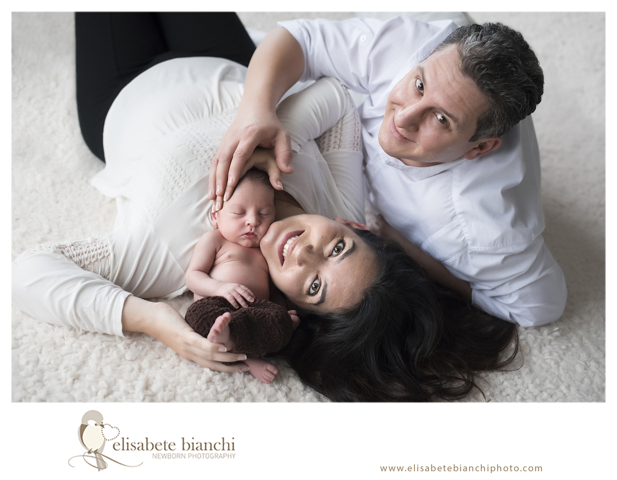 Fotos bebê recém nascido ensaio newborn com família Caxias do Sul