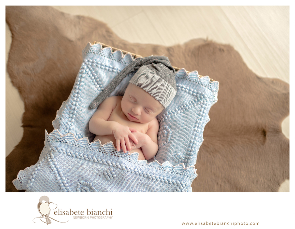 Ensaio Newborn fotos recém nascido sessão no domicílio em casa Caxias do Sul