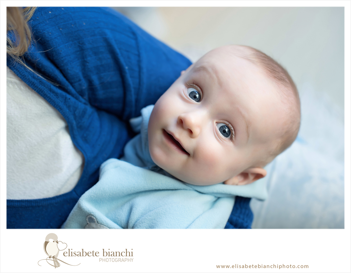 Ensaio de 6 meses sessão fotográfica de acompanhamento trimestral de bebê no domicílio em casa de chácara Caxias do Sul