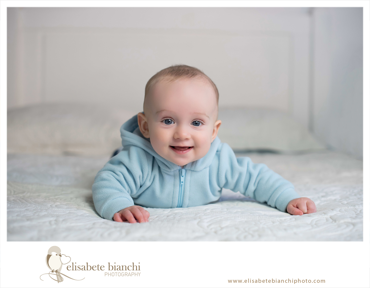 Ensaio de 6 meses sessão fotográfica de acompanhamento trimestral de bebê no domicílio em casa de chácara Caxias do Sul