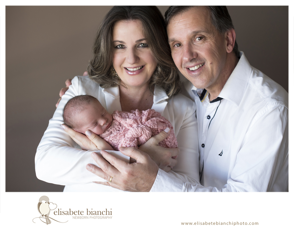 Newborn junto da família sessão fotografia recém-nascido no domicílio em casa Caxias do Sul família