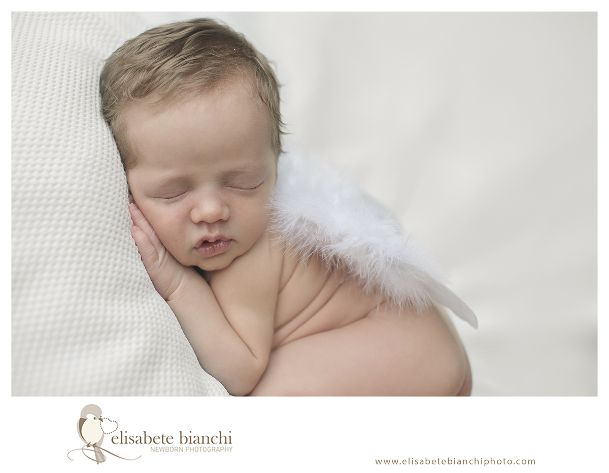 Newborn com cólica wrap bebê enroladinho ensaio fotográfico recém-nascido Caxias do Sul