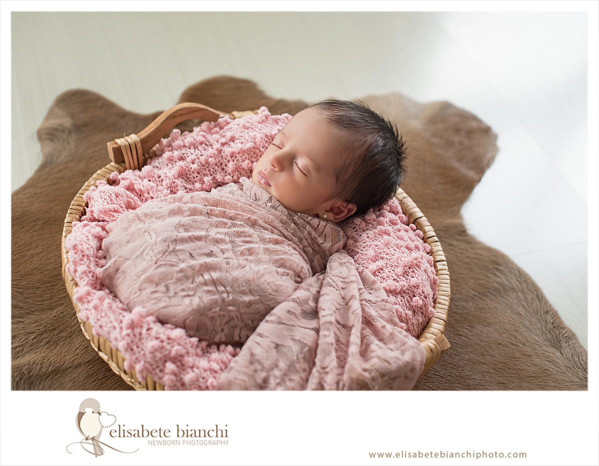 Newborn com recém-nascido a termo ensaio fotográfico Caxias do Sul