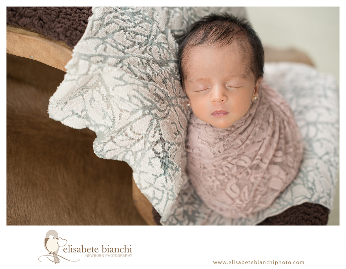 Newborn com recém-nascido a termo ensaio fotográfico Caxias do Sul