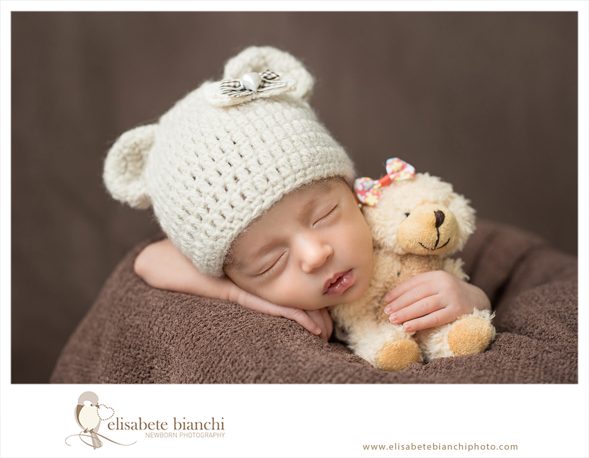 Newborn com recém-nascido a termo ensaio fotográfico Caxias do Sul
