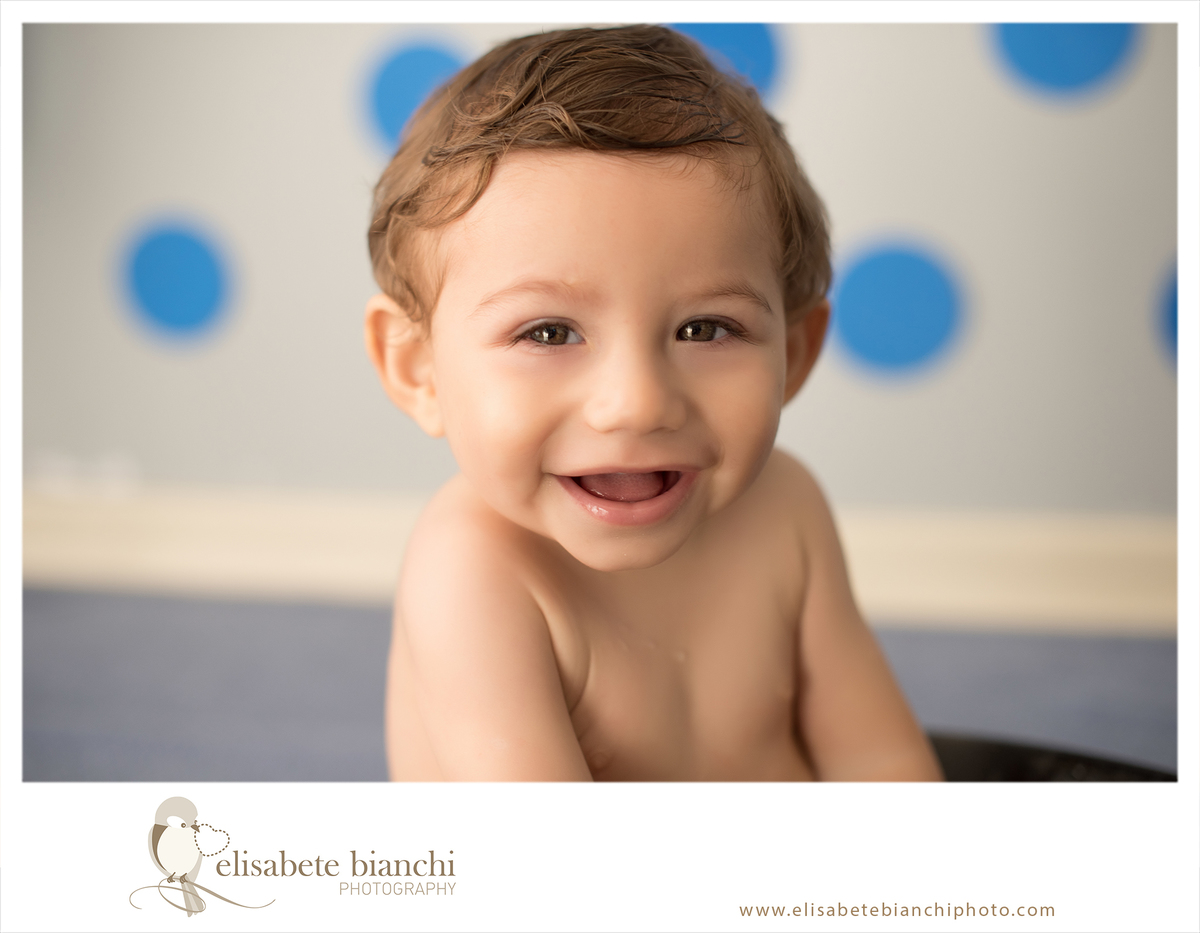 Cake Smash sessão 1 aninho ensaio aniversário acompanhamento fotográfico semestral banho tina  Caxias do Sul