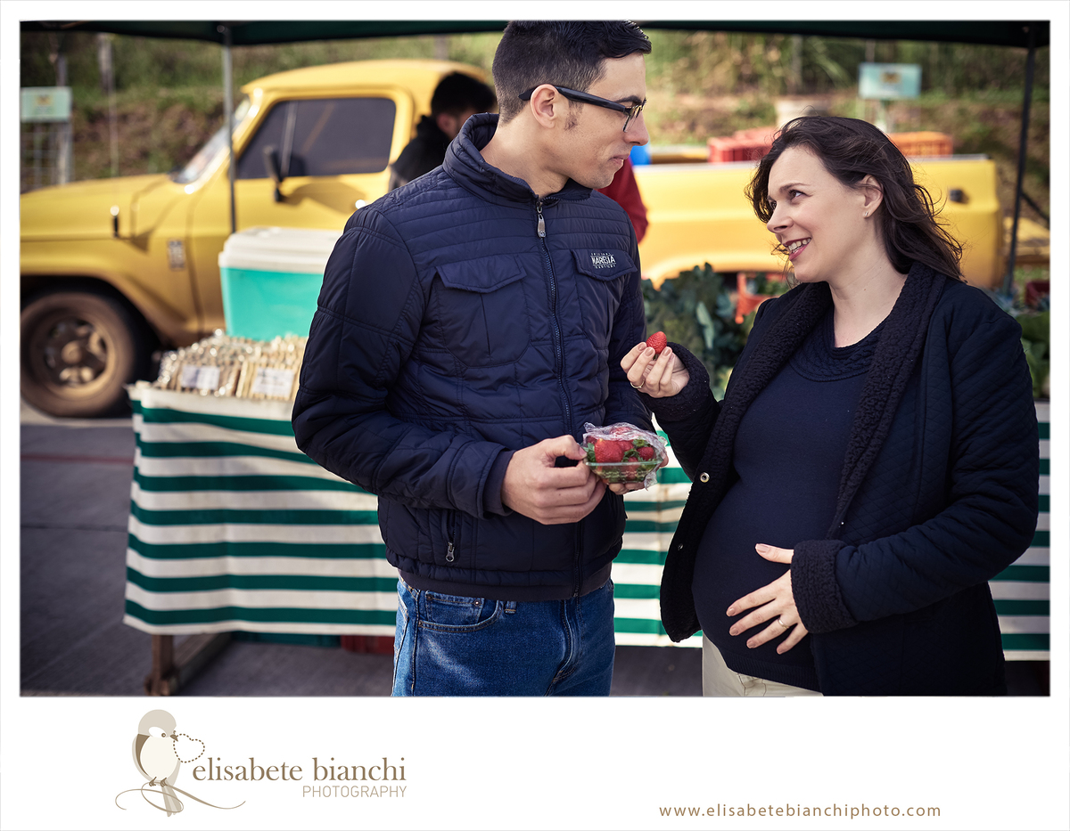 Grávidos na feira ensaio externo lifestyle sessão de fotos Caxias do Sul