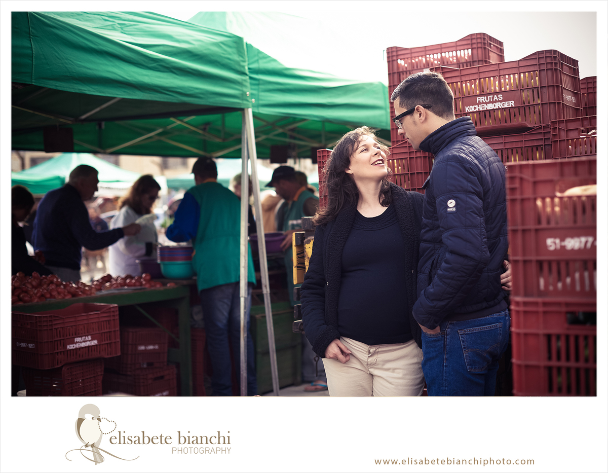 Grávidos na feira ensaio externo lifestyle sessão de fotos Caxias do Sul