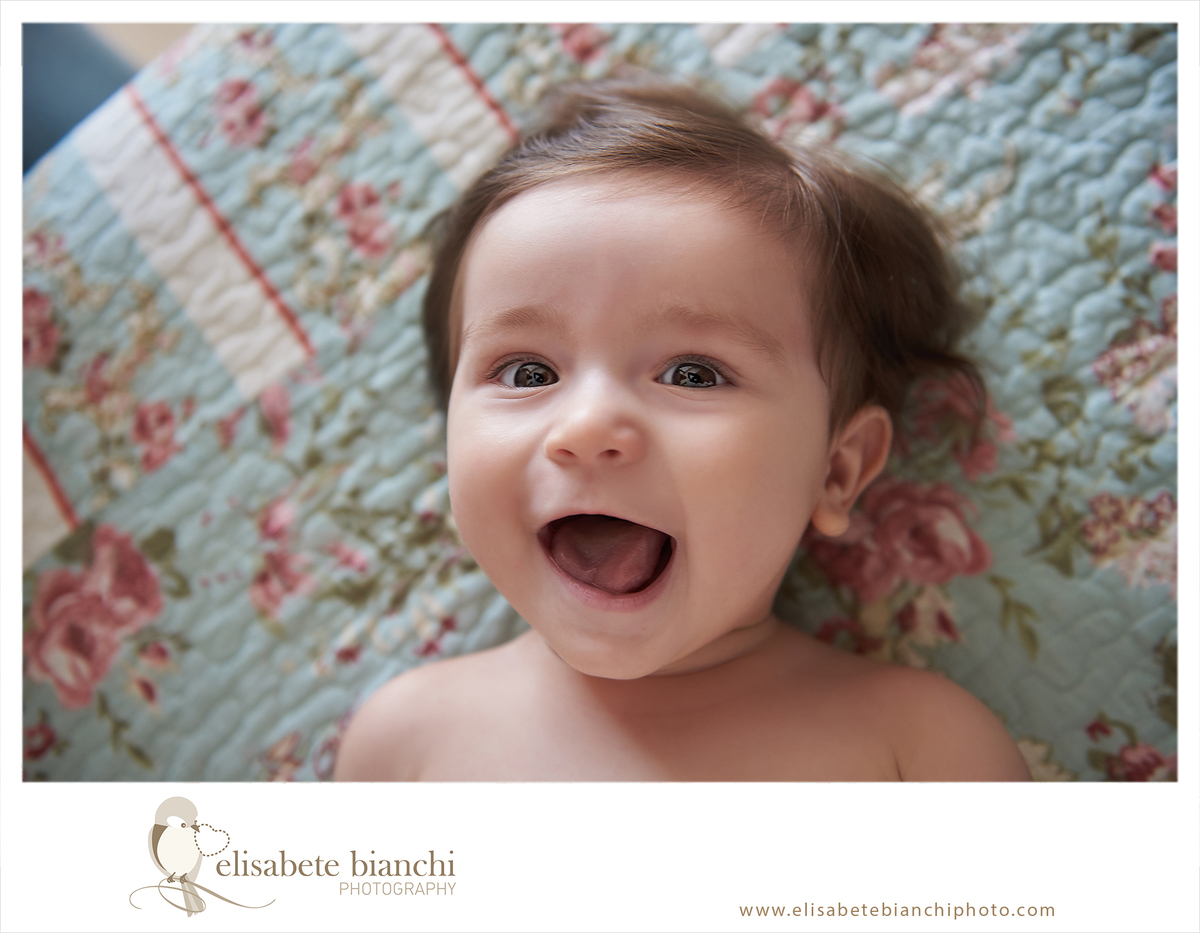 8 meses ensaio bebê no domicílio sessão fotográfica em casa Caxias do Sul