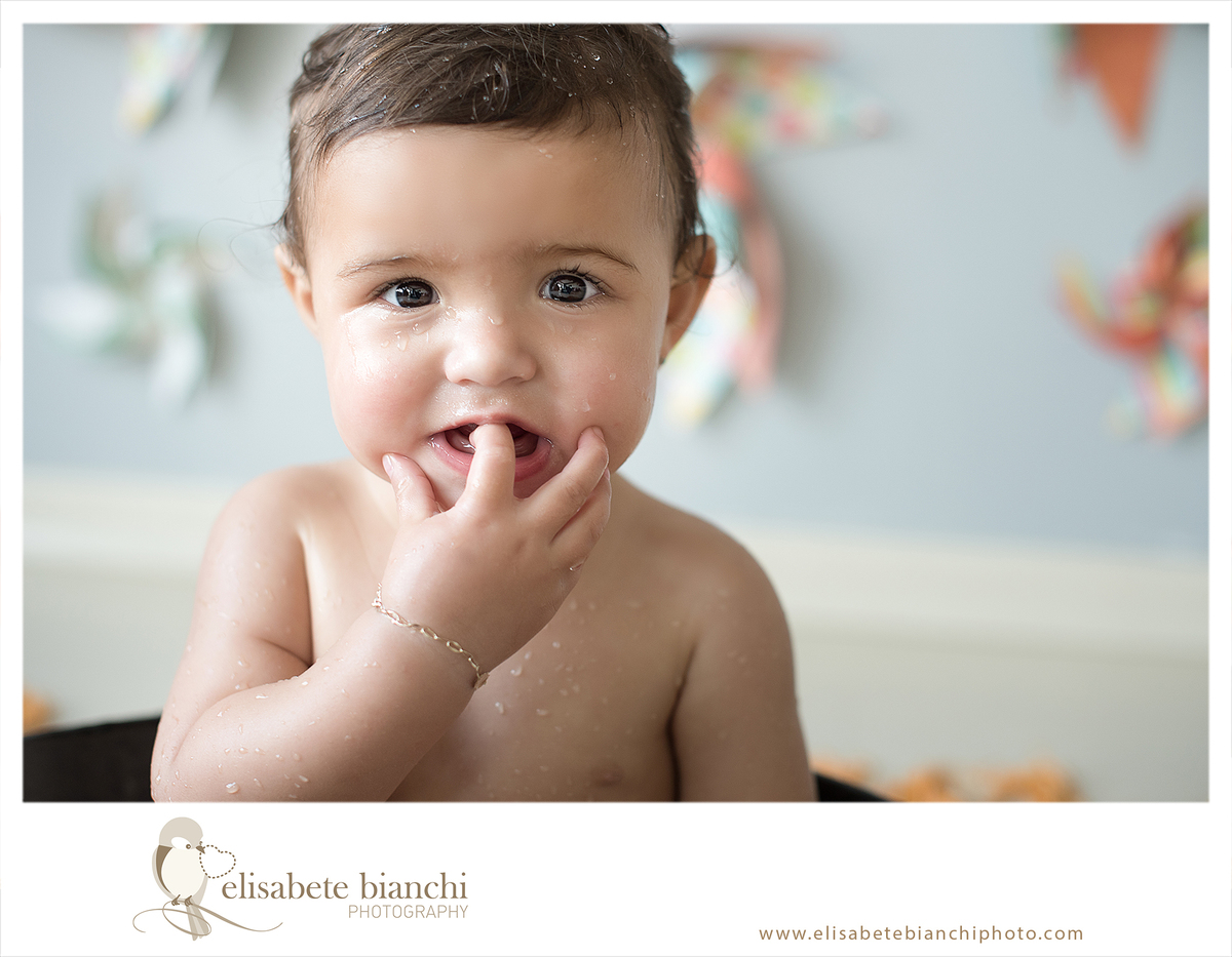 Cake Smash sessão de fotos ensaio fotográfico banho de tina cenário cataventos Caxias do Sul