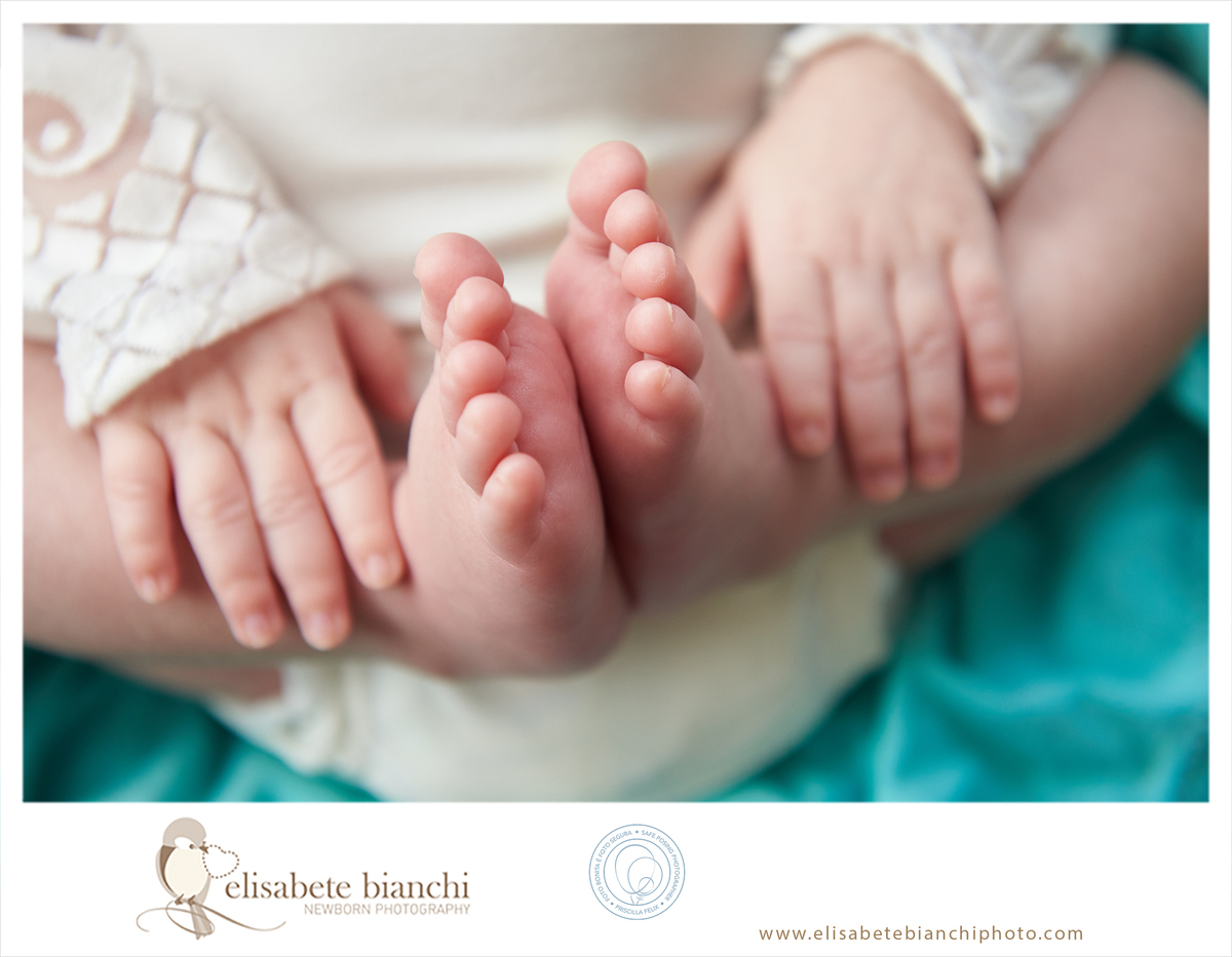 Estilo newborn sessão recém-nascido ensaio fotográfico  detalhe pés e mãos Caxias do Sul 
