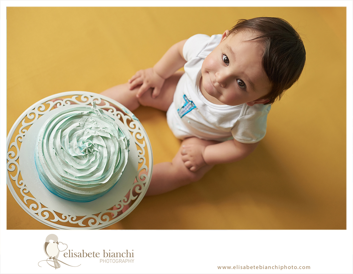 Cake Smash sessão de fotos 1 aninho esmaga o bolo ensaio de aniversário bebê Caxias do Sul