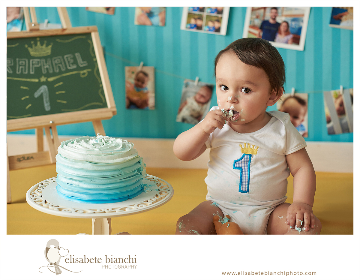 Cake Smash sessão de fotos 1 aninho esmaga o bolo ensaio de aniversário bebê Caxias do Sul