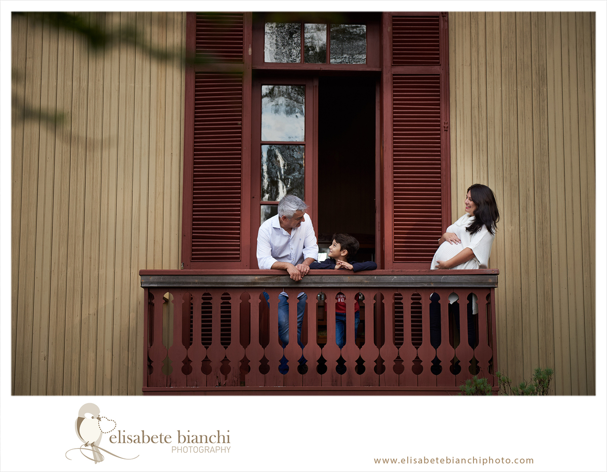 Família gestando ensaio fotográfico gestação sessão externa Caxias do Sul