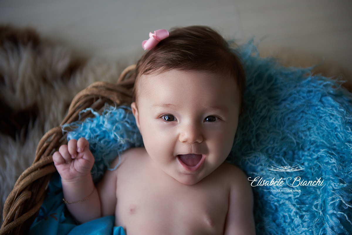 Sorriso de bebê de 3 meses em acompanhamento fotográfico trimestral em Caxias do Sul