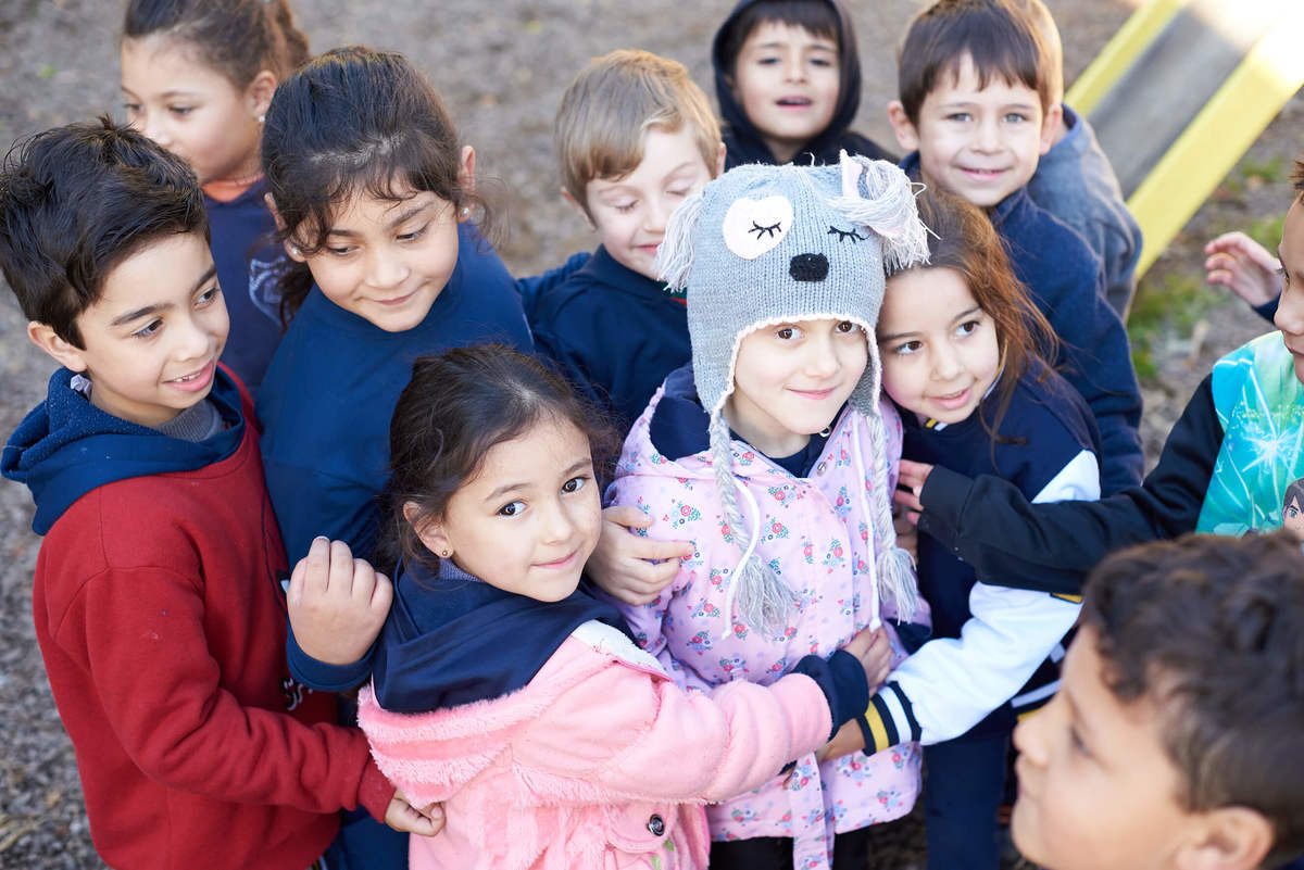 Amigos de escola de menina lutando contra o câncer, em Caxias do Sul - RS.
