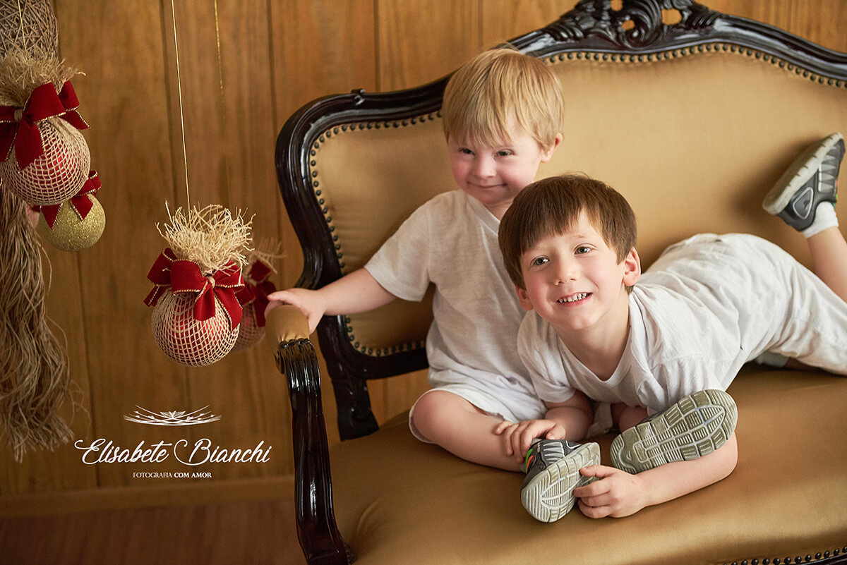 Irmãos em ensaio de natal, em estúdio, Caxias do Sul - RS.