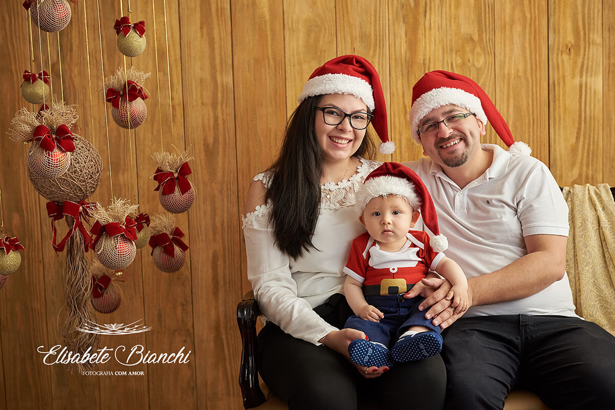 Mini ensaio de Natal 2018 com família de touca de Papai Noel, Caxias do Sul - RS