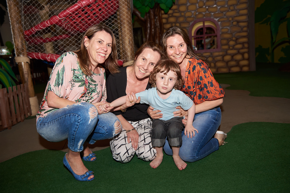 Aniversariante, mãe e tias na  festa infantil de 4 anos, na Hakuna, Caxias do Sul, RS.