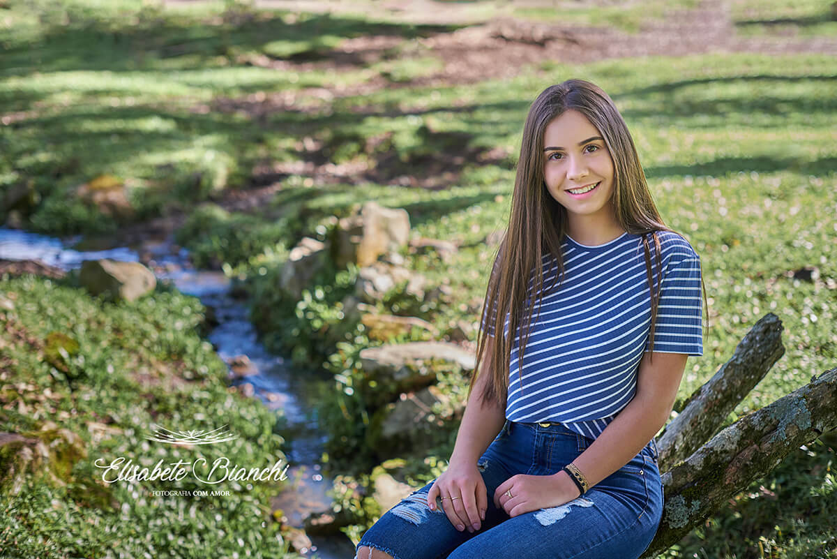 Menina em ensaio fotográfico de família, em Fazenda Souza, Caxias do Sul.