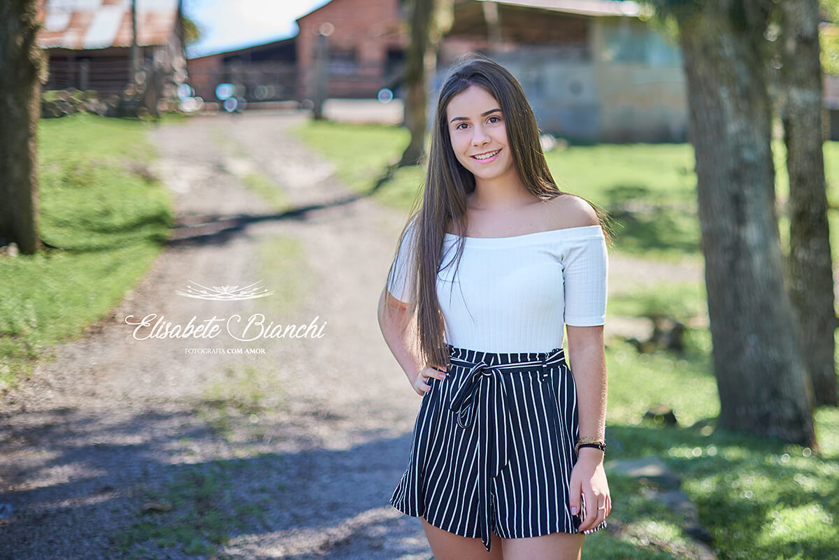 Menina em ensaio fotográfico de família, em Fazenda Souza, Caxias do Sul.