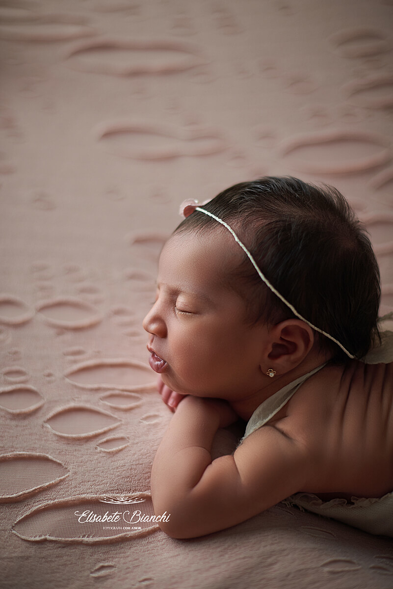 Perfil de bebê recém-nascida, em mentoria newborn, Caxias do Sul - RS