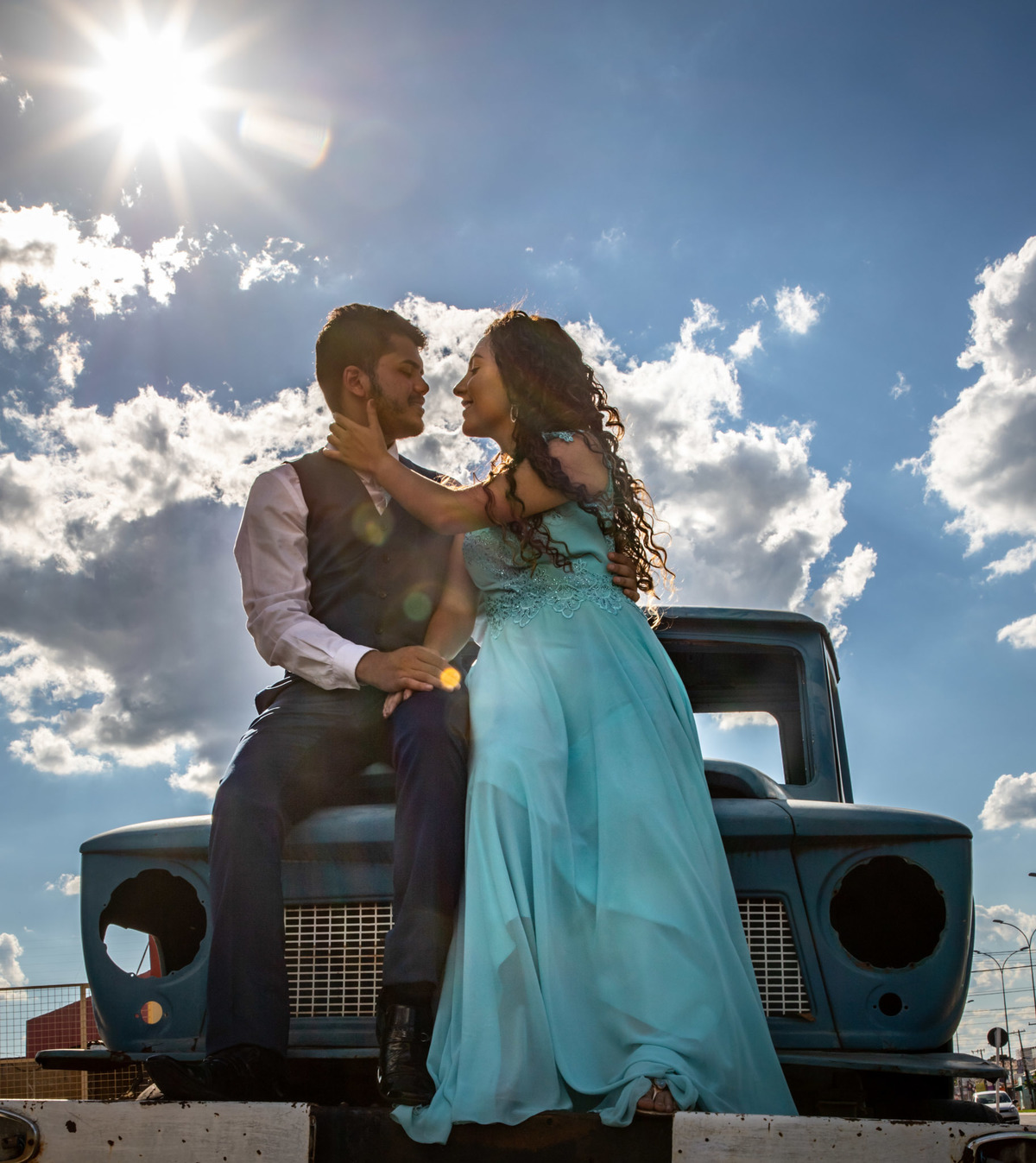 casal no ferro velho