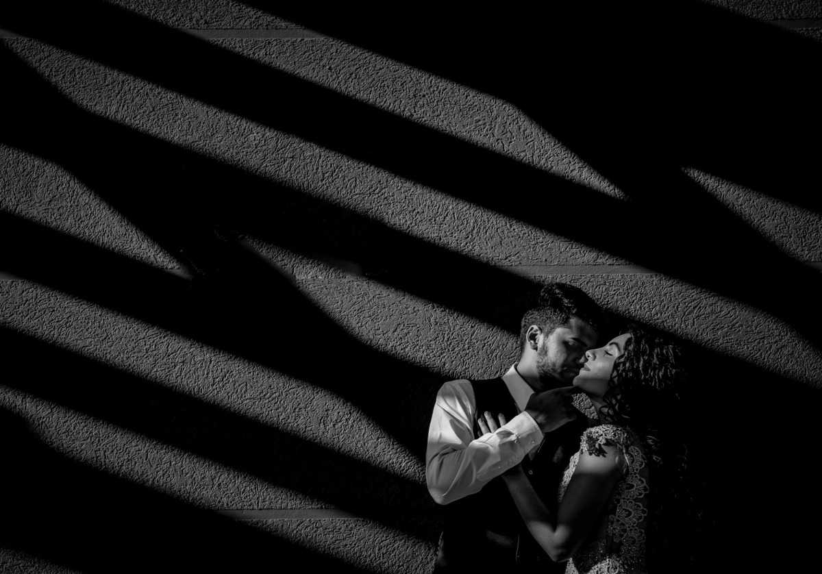 casal entre as sombras